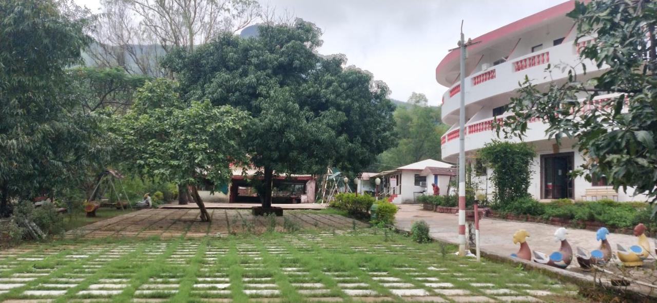 Golden Resort And Farm Nashik Ngoại thất bức ảnh